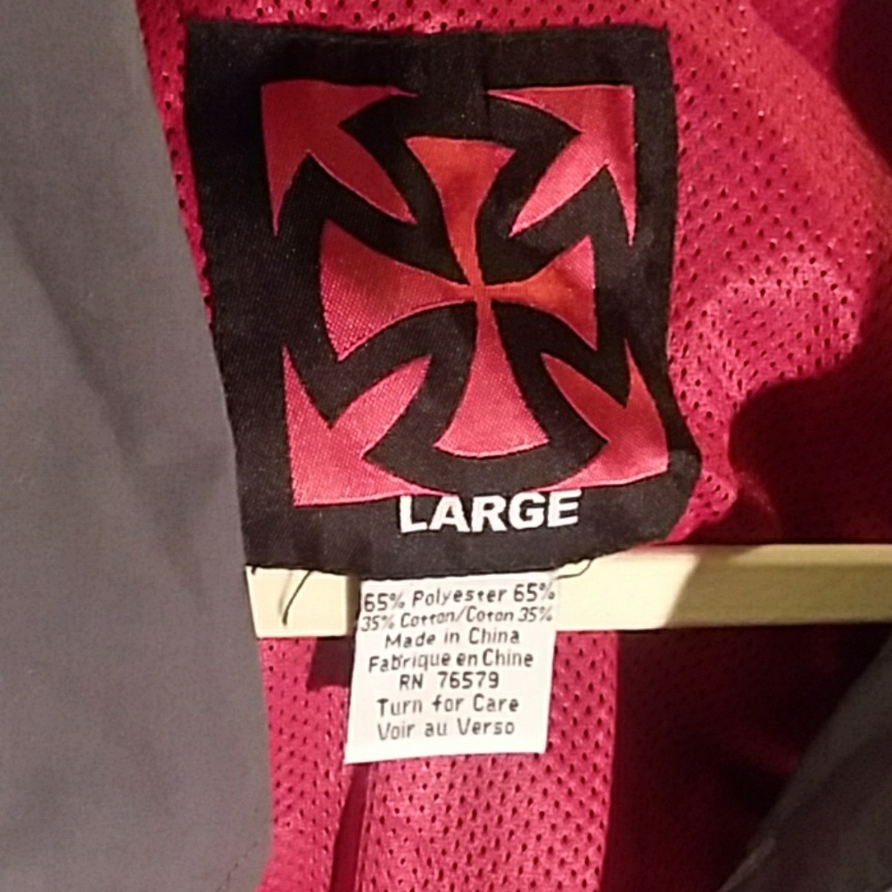 Independent button down - Picture 2 of 5